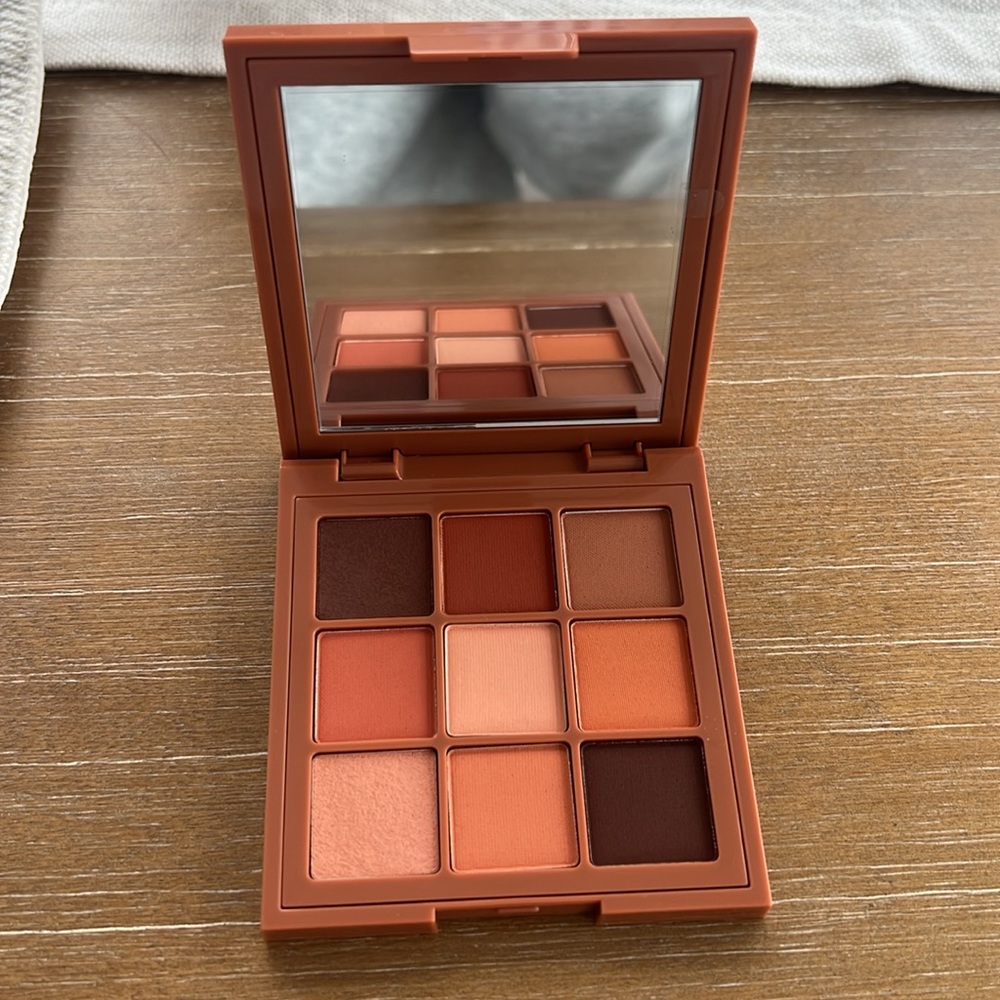 Huda Beauty Matte Eyeshadow Palette - Picture 3 of 4